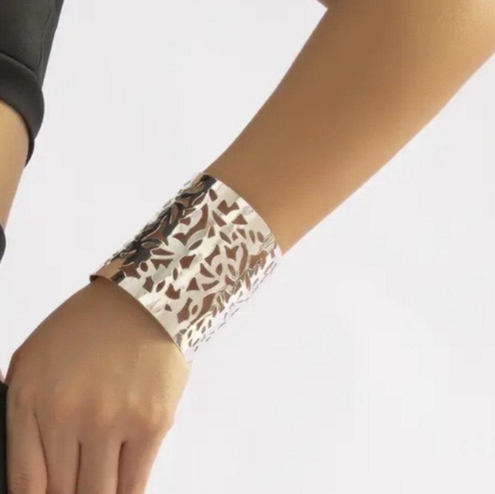 Elegant Silver Cuff Bracelet. NWT Fast Ship. Top Seller. Classic Cuff. Nice!